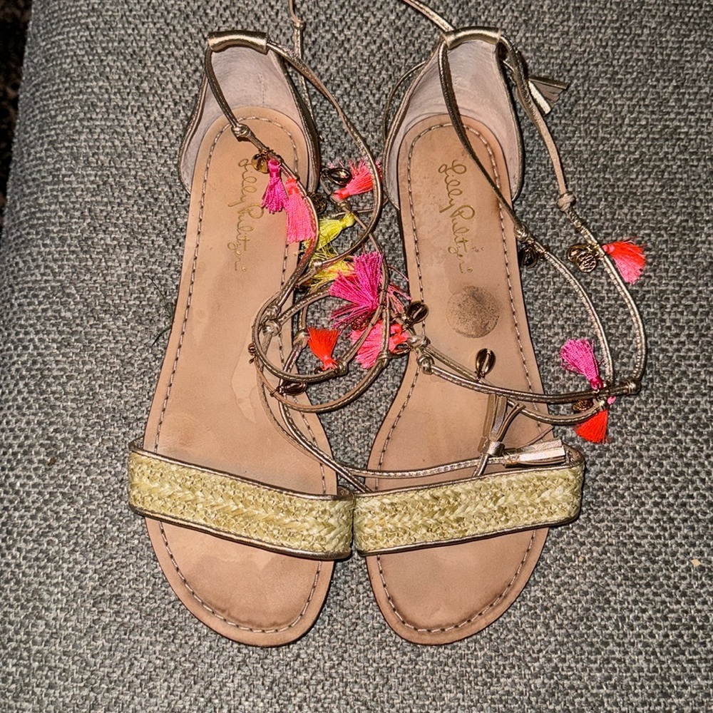 Lily Pulitzer Flat Gold Sandals with Natural Raffia Detail. Fun Ankle Wrap Sz 8
